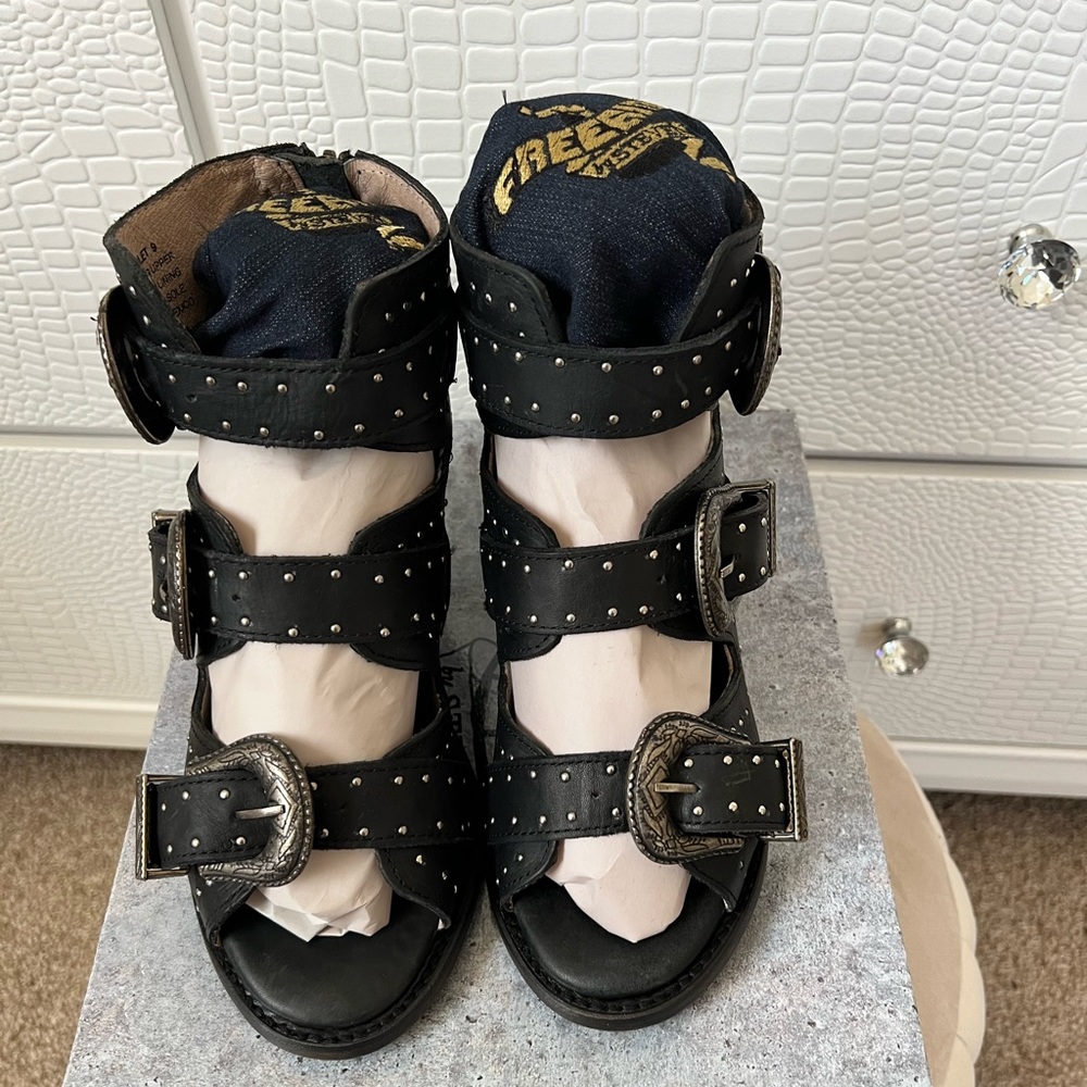 Brand New Freebird by Steven Violet (Size 9)